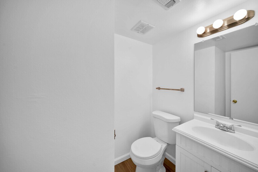 More Photos Of 1091 Del Sol Pl, Redding Apartments For Sale