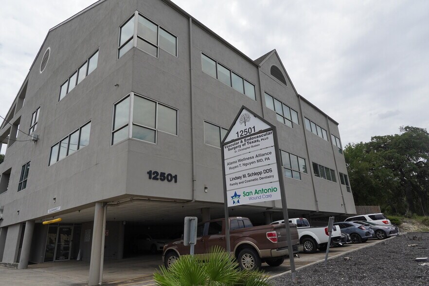 More Photos Of 12501 Judson Rd, San Antonio Medical For Lease