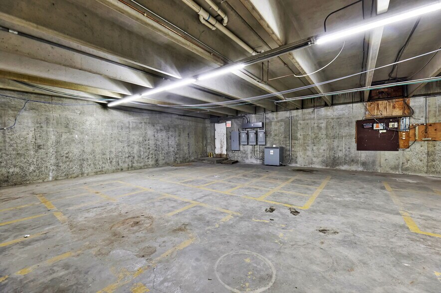 More Photos Of 11209 W Kellogg, Wichita Auto Dealership For Sale