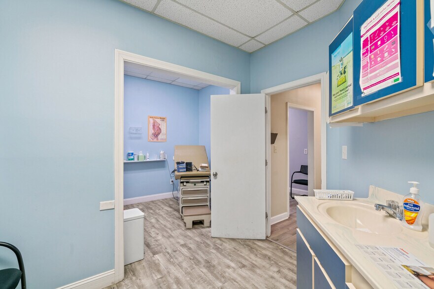 More Photos Of 237 Upper Riverdale Rd, Riverdale Medical For Sale