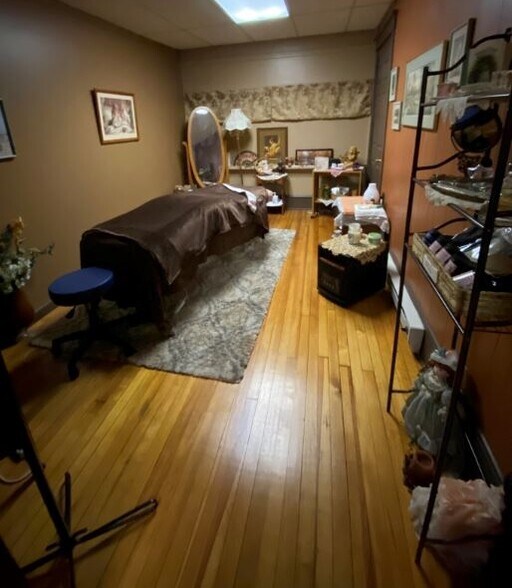 More Photos Of 22 N 7th St, Akron Storefront Retail Office For Sale