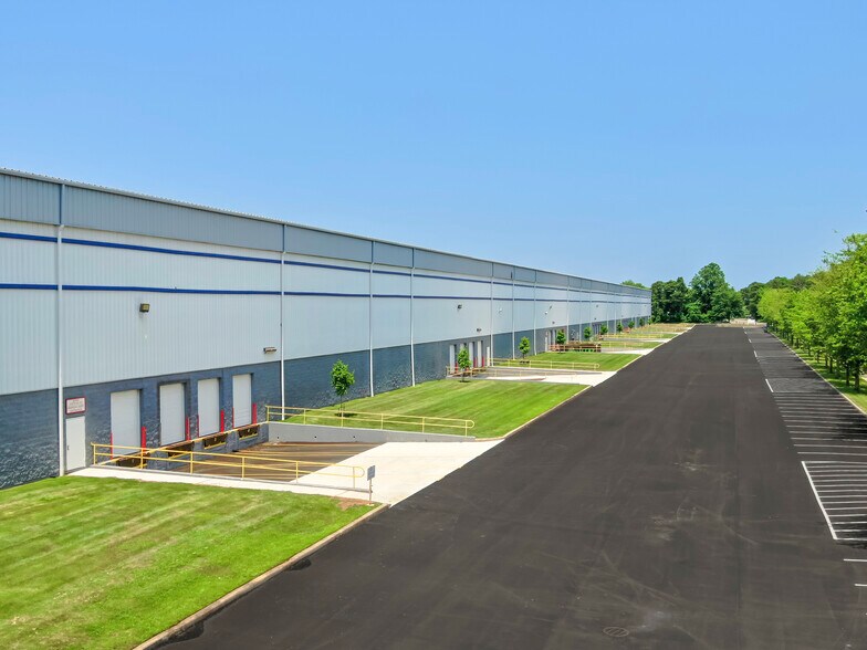 More Photos Of 145 Candlewood Rd, Bay Shore Warehouse For Lease