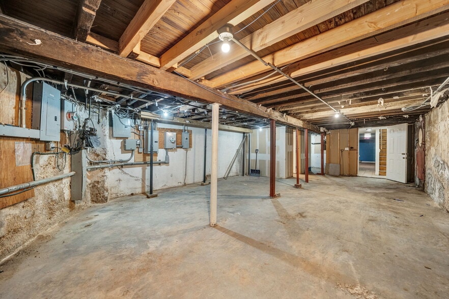 More Photos Of 230-02 S Conduit Ave, Jamaica Convenience Store For Sale