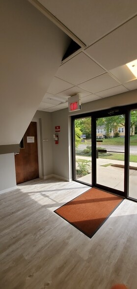 More Photos Of 110 S Hager Ave, Barrington Office For Lease