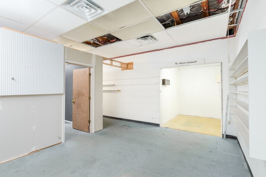 More Photos Of 445 W Washington St, Sequim Freestanding For Lease