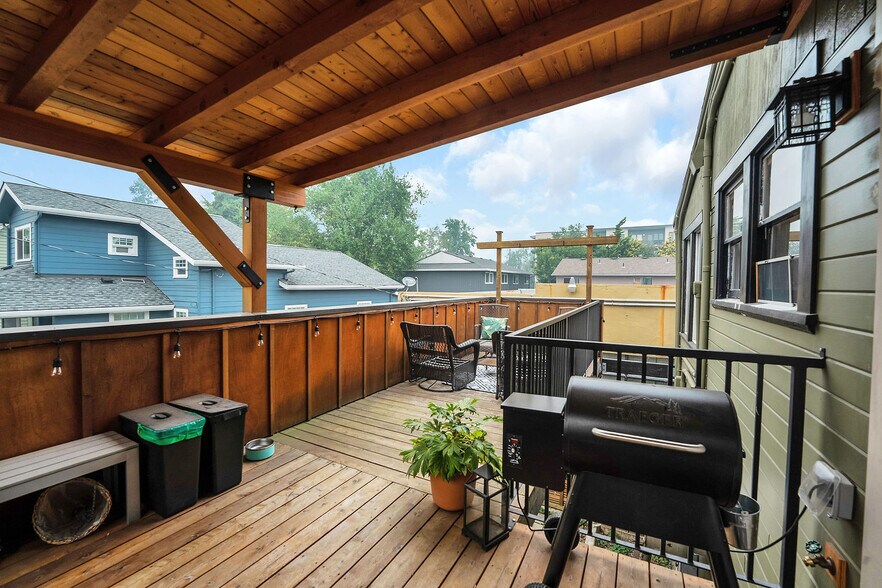 More Photos Of 8325-8337 SE 17th Ave, Portland Freestanding For Sale