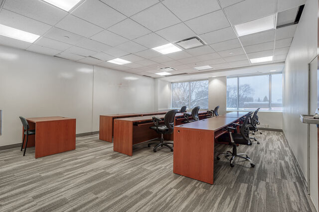 More Photos Of 5250 Boul Décarie, Montréal Office For Lease