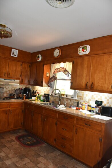 More Photos Of 4592 S Delaware Dr, Easton Auto Repair For Sale