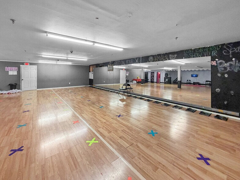 More Photos Of 102-104 Main St, Mccomb Storefront Retail Office For Sale