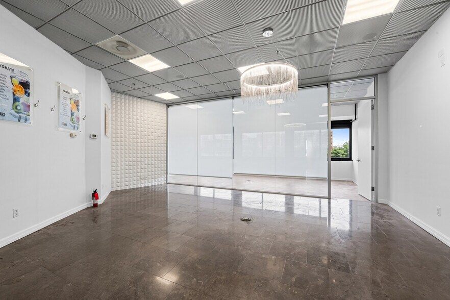 More Photos Of 115 River Rd, Edgewater Restaurant For Lease
