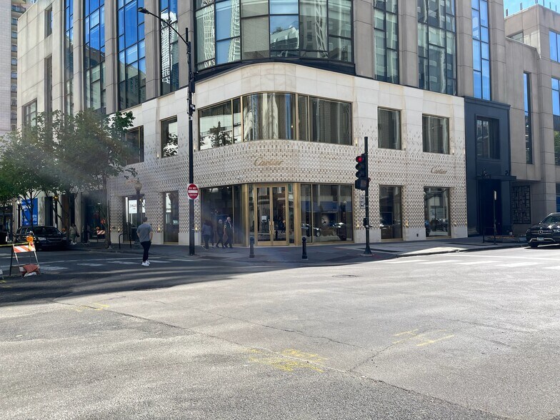 More Photos Of 1-15 E Oak St, Chicago Office For Lease