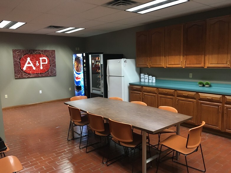 More Photos Of 55 S State Ave, Indianapolis Flex For Sale