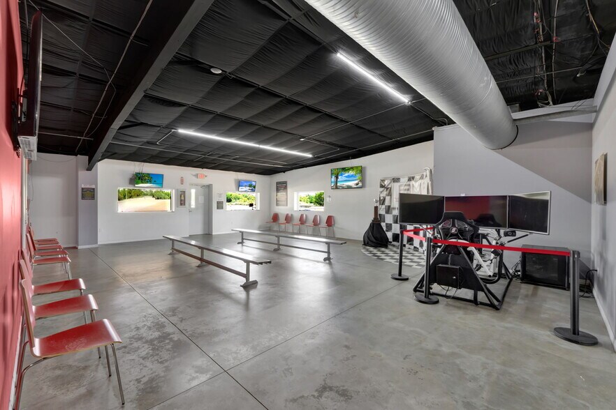 More Photos Of 5821 Pit Rd, Bushnell Flex For Sale