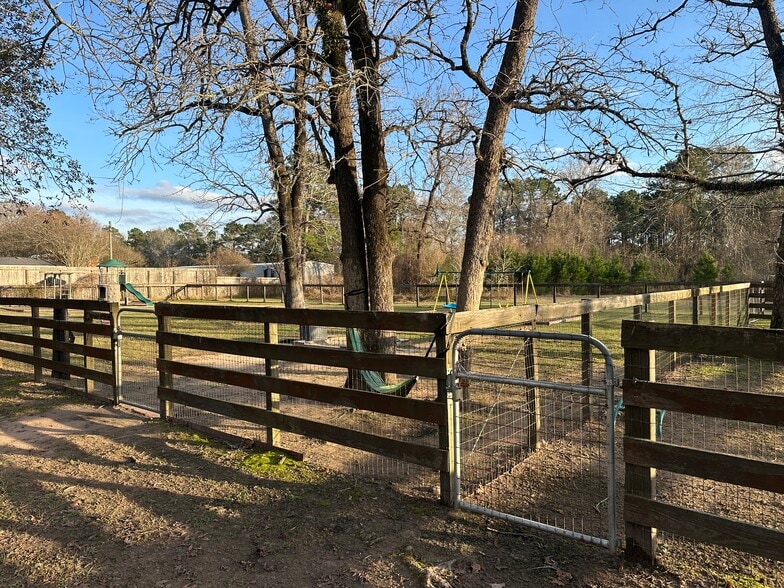 More Photos Of 8911 West Ln, Magnolia Office For Sale