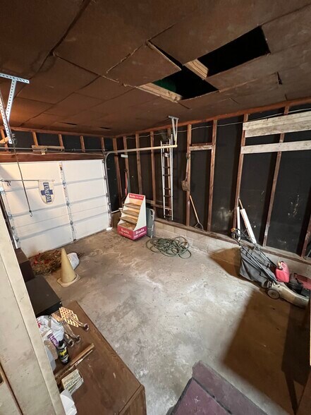 More Photos Of 9405 Butternut St, New Lothrop Office For Sale