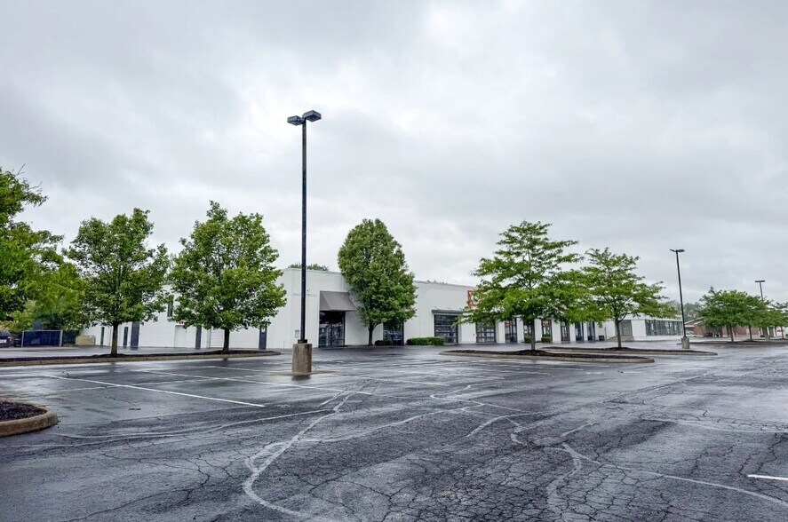 Primary Photo Of 5055 E Main St, Columbus Freestanding For Sale