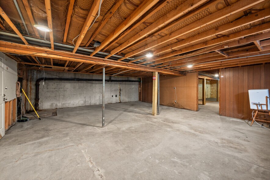 More Photos Of 304 Hankes Ave, Aurora Apartments For Sale