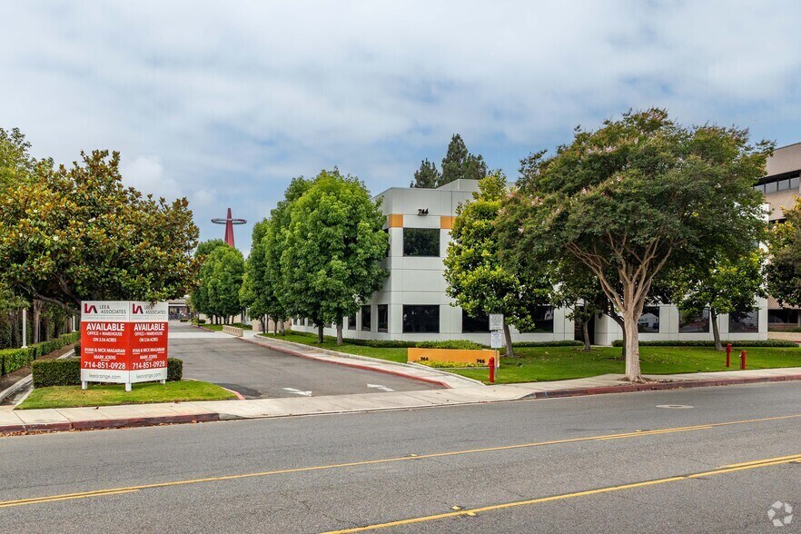 More Photos Of 744 N Eckhoff St, Orange Office For Lease