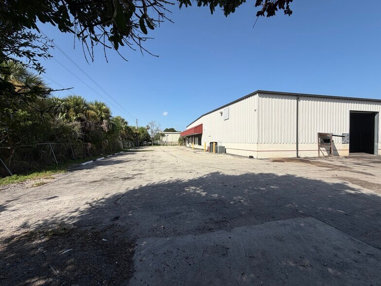 More Photos Of 5893 Enterprise Pky, Fort Myers Warehouse For Sale