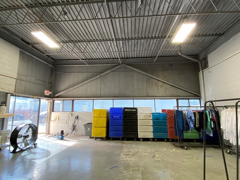 More Photos Of 24269-24293 Indoplex Cir, Farmington Hills Light Manufacturing For Lease