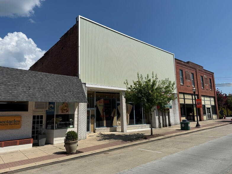 More Photos Of 235 S Cedar Ave, South Pittsburg Flex For Sale