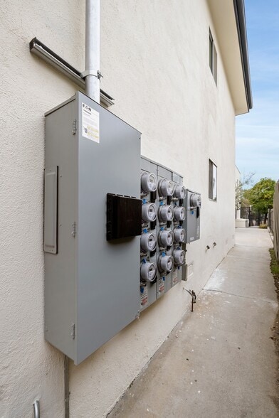 More Photos Of 200 N Rampart Blvd, Los Angeles Apartments For Sale