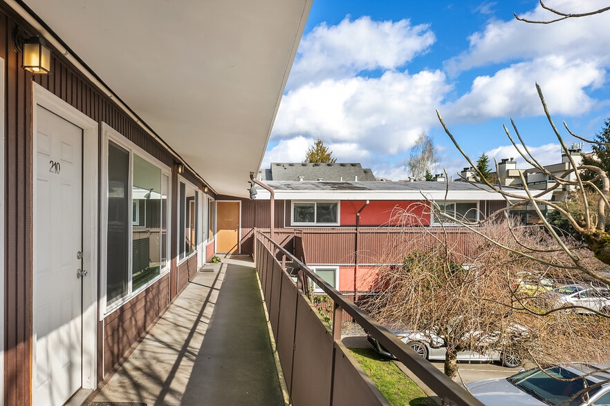 More Photos Of 12315 28th Ave NE, Seattle Apartments For Sale