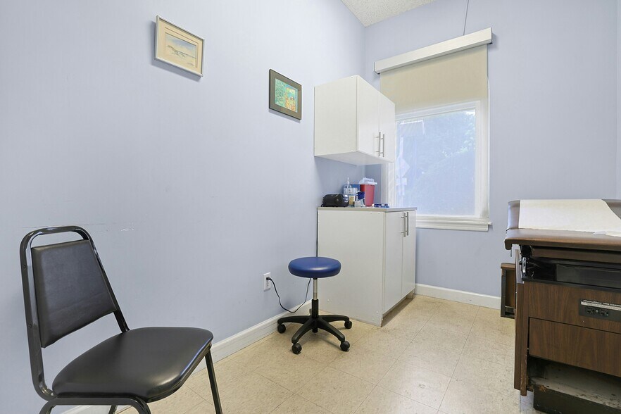 More Photos Of 80 Old Tappan Rd, Tappan Bank For Sale