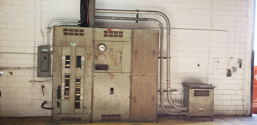 More Photos Of 350 W Compton Blvd, Gardena Manufacturing For Sale