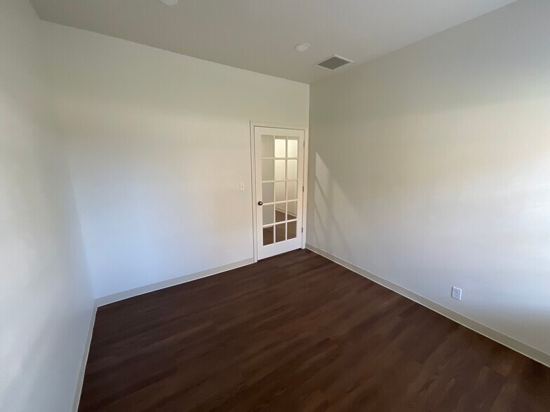 More Photos Of 305 N Beech Cir, Broken Arrow Medical For Lease