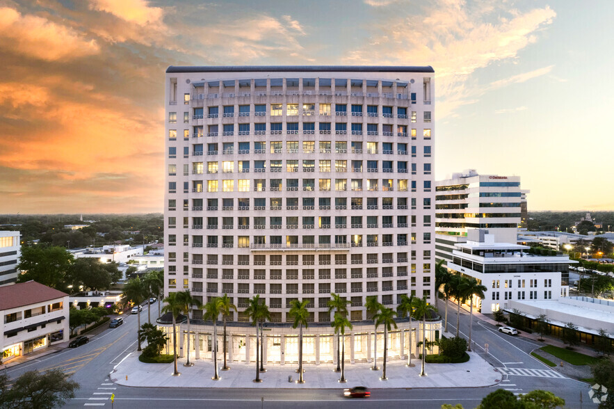 Primary Photo Of 2800 Ponce de Leon Blvd, Coral Gables Office For Lease