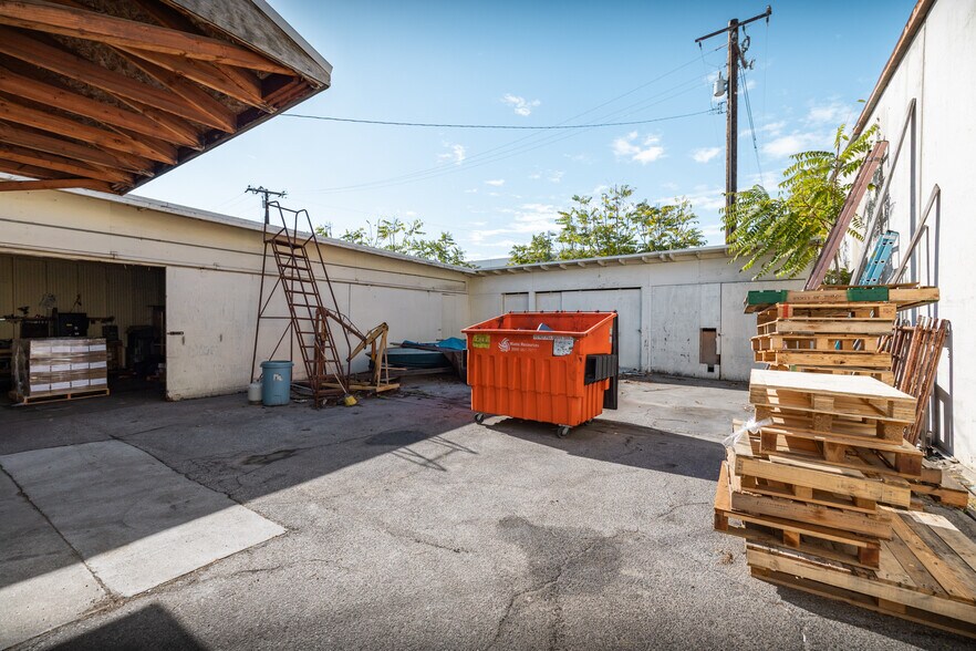 More Photos Of 16301 S Broadway St, Gardena Service For Sale