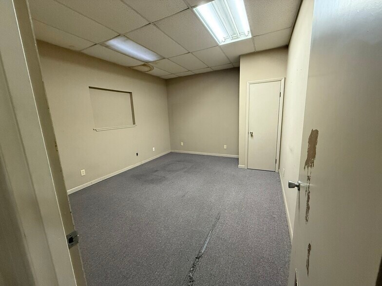 More Photos Of 4150 E 43rd St, North Little Rock Flex For Lease