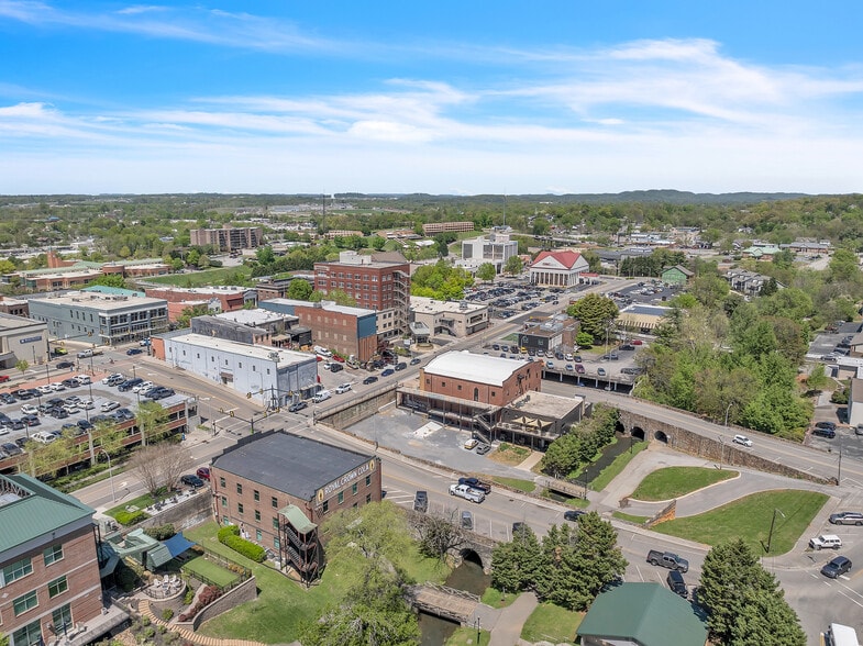 More Photos Of 201 S Court Street, Maryville General Retail For Lease