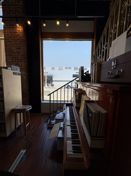 More Photos Of 403-411 W 6th St, San Pedro Storefront Retail Office For Lease