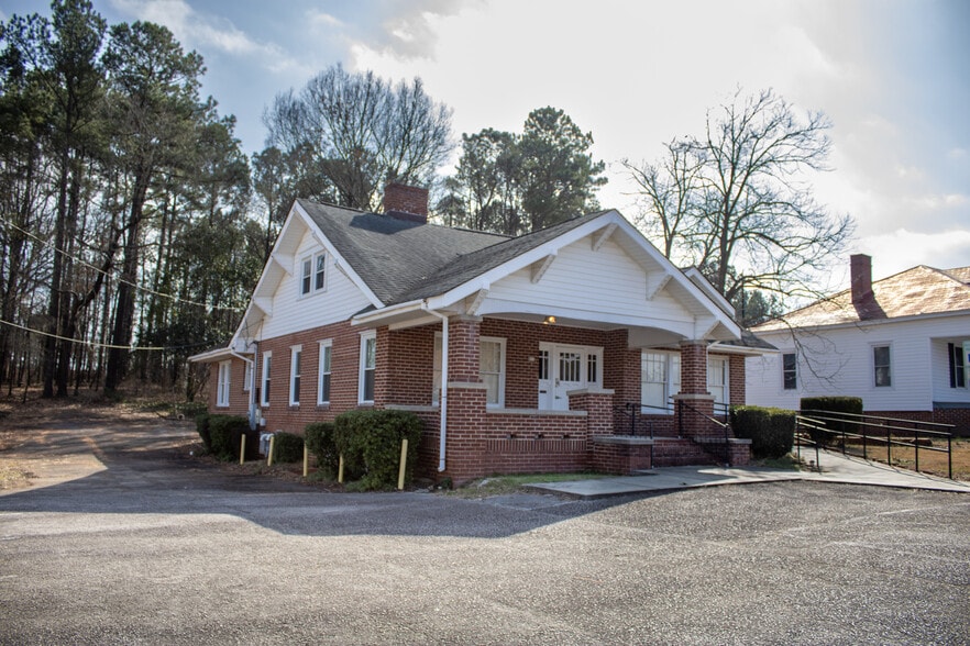 More Photos Of 611 Carthage St, Sanford Medical For Lease