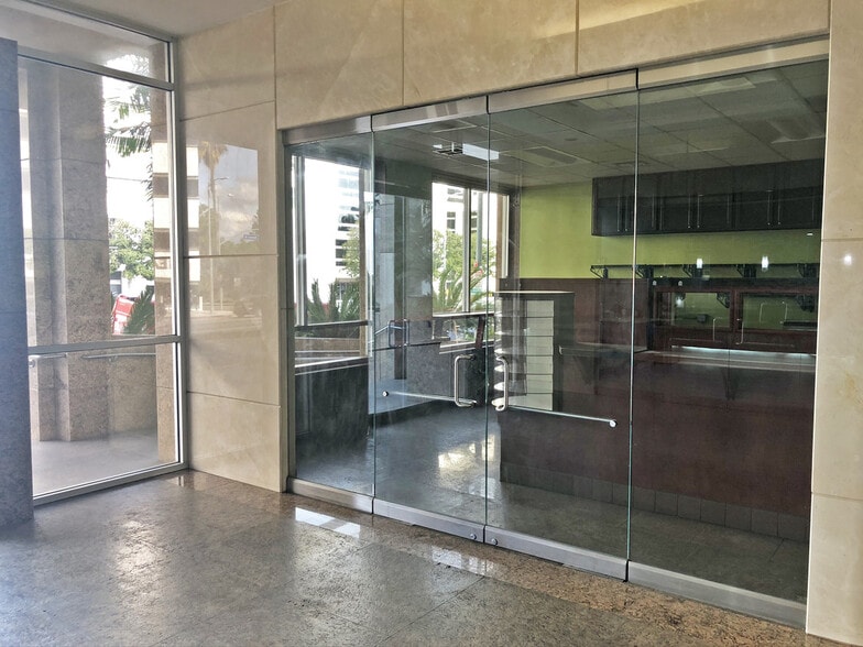 More Photos Of 15840 Ventura Blvd, Encino Medical For Lease