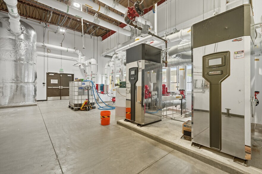 More Photos Of 1466 Curran Hwy, North Adams Manufacturing For Lease