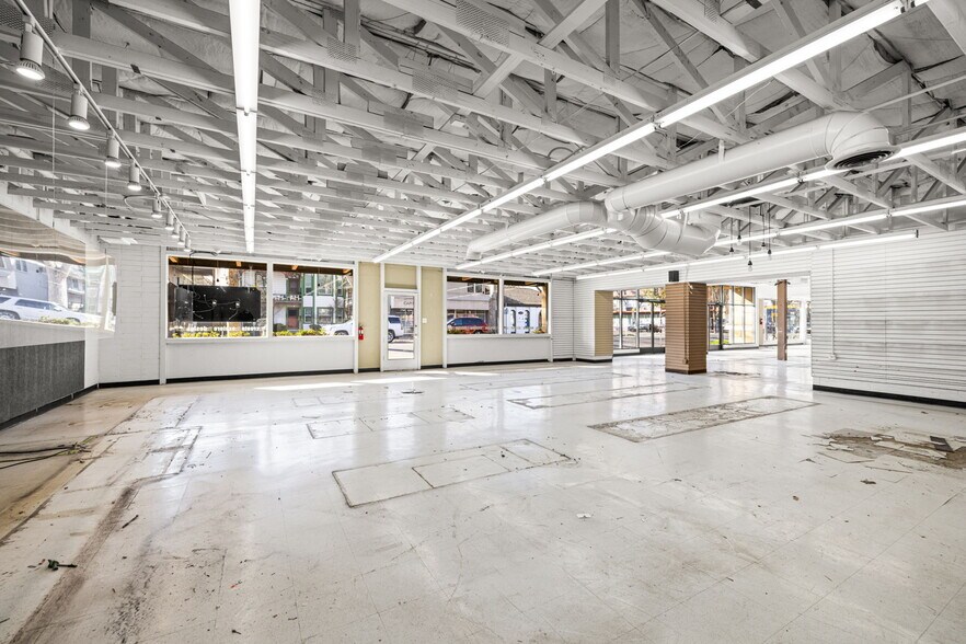 More Photos Of 2601 J St, Sacramento Freestanding For Lease