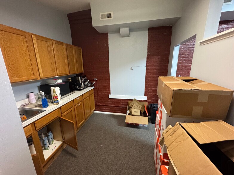 More Photos Of 51 E Lee St, Warrenton Storefront Retail Office For Sale