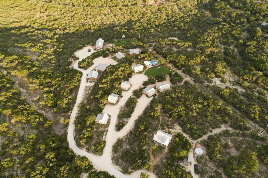 More Photos Of 7400 McGregor Ln, Dripping Springs Hotel For Sale