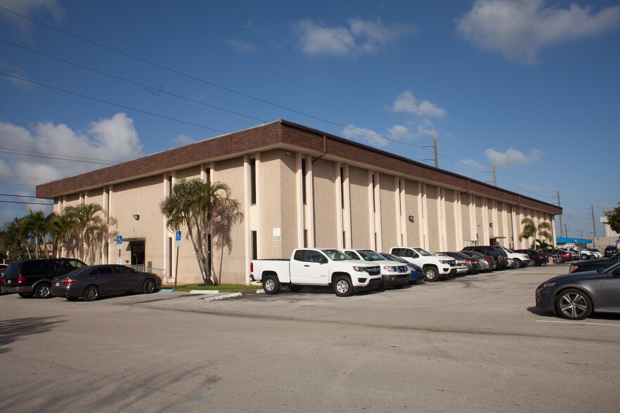 More Photos Of 2880 W Oakland Park Blvd, Fort Lauderdale Office Residential For Lease