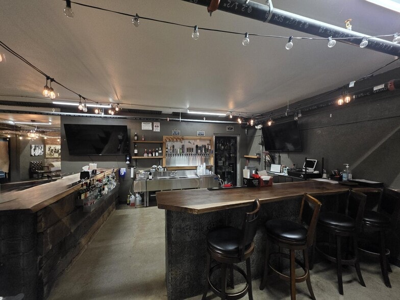 Primary Photo Of 127-133 E Market St, Sandusky Storefront For Lease