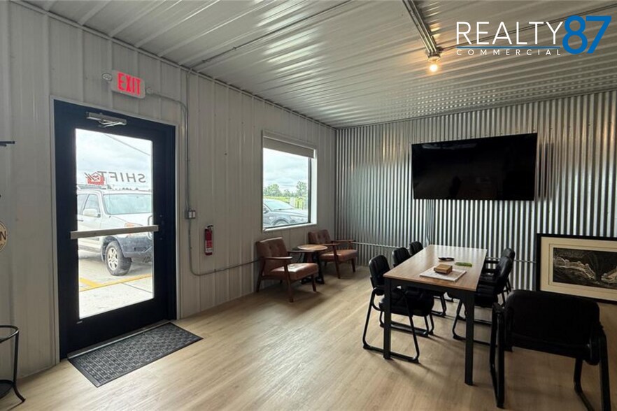 More Photos Of 3230 Center Point Rd, Robins Flex For Sale