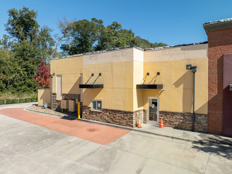 More Photos Of 1071 Tiger Blvd, Clemson Restaurant For Lease