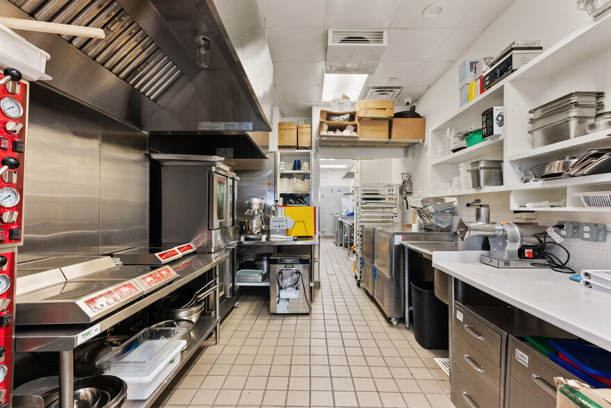 More Photos Of 5466-5484 Wilshire Blvd, Los Angeles Office For Lease