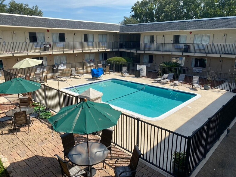 More Photos Of 4071 US 17, Richmond Hill Hotel For Sale