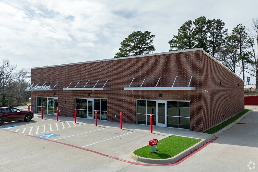 More Photos Of 2212 Crockett Rd, Palestine Freestanding For Lease