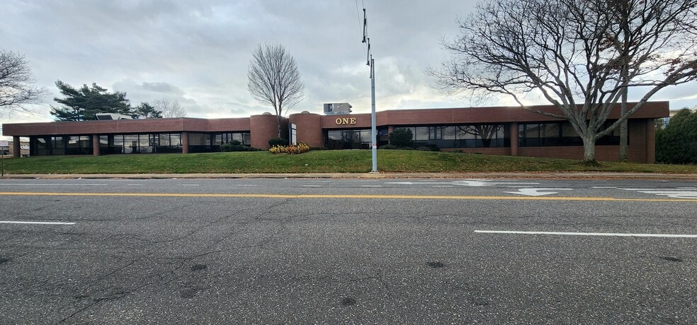 More Photos Of 1 Michael Ave, Farmingdale Office For Lease