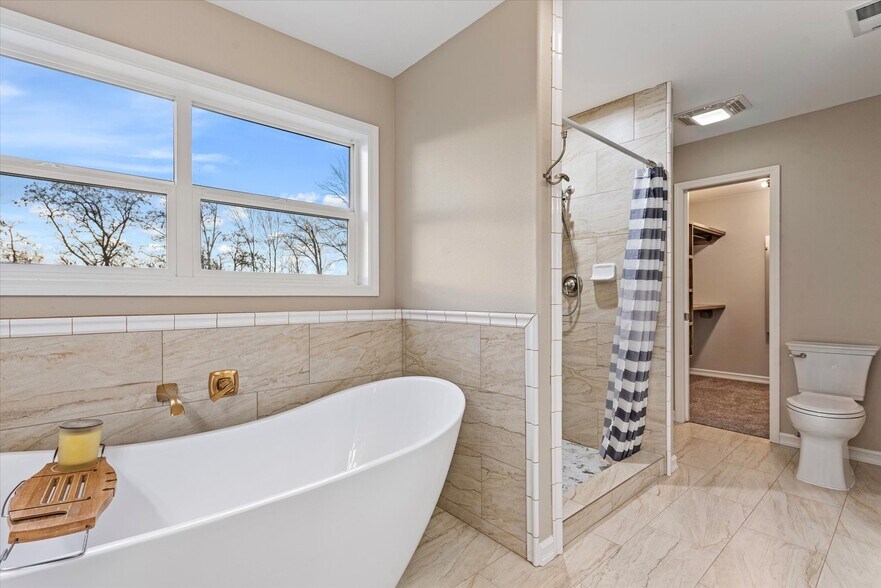 More Photos Of 10 W Sprague St, Echo Flex For Sale